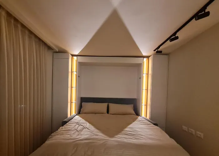 Adore - Modern Studio